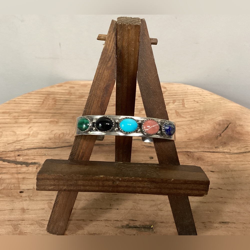 🟢 Vintage Navajo Style Sterling Cuff Bracelet - EUC - Beautiful Stones Sterling - Picture 2 of 16